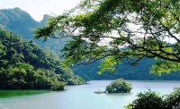 Hồ ba bể có gì hay, nằm ở đâu, thuộc tỉnh nào, cách hà nội xa bao nhiêu km? và những hình ảnh về hồ ba bể bắc kạn.